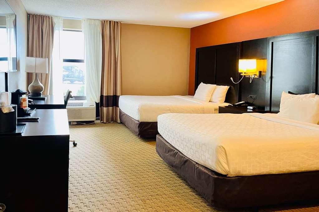 Clarion Inn & Suites Evansville Room photo